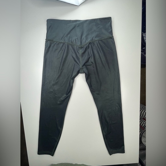 Athleta Shimmer Green Gray Elation High Rise 7/8 length Leggings Size M - Picture 9 of 13